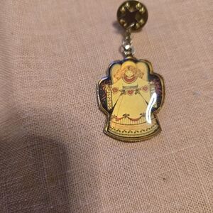 Charming Gold Tinted Angel Of Hearts Brooch